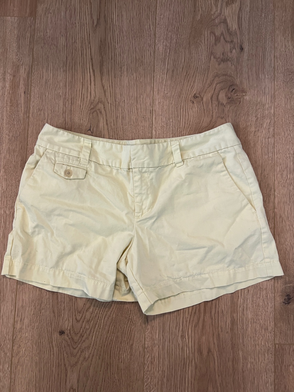 LOFT Pale Butter Yellow Women’s Casual Shorts | Chino | Size 4